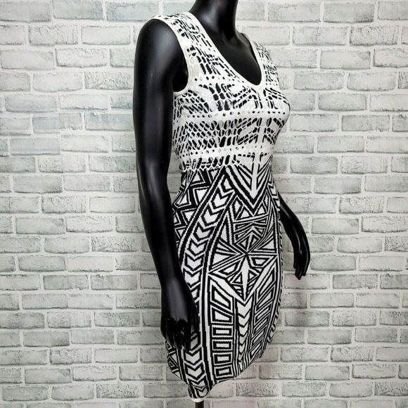 Reiss Womens 4 Faith Aztec Black White Bodycon Dress Geometric Print V Neck Mini - Picture 7 of 10
